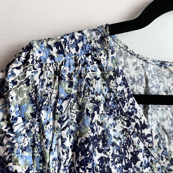 Caslon Blue Floral Donny Flutter Short Sleeve Top Blouse VNeck Rayon Women Small - Picture 4 of 8